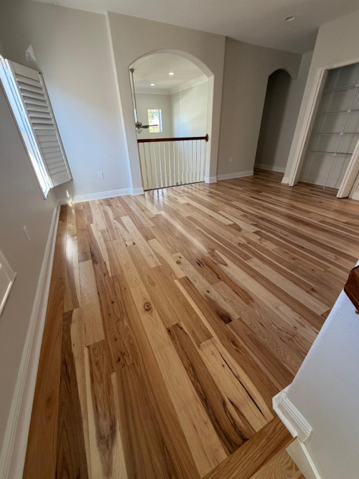 Character hickory hardwood flooring in a finished room